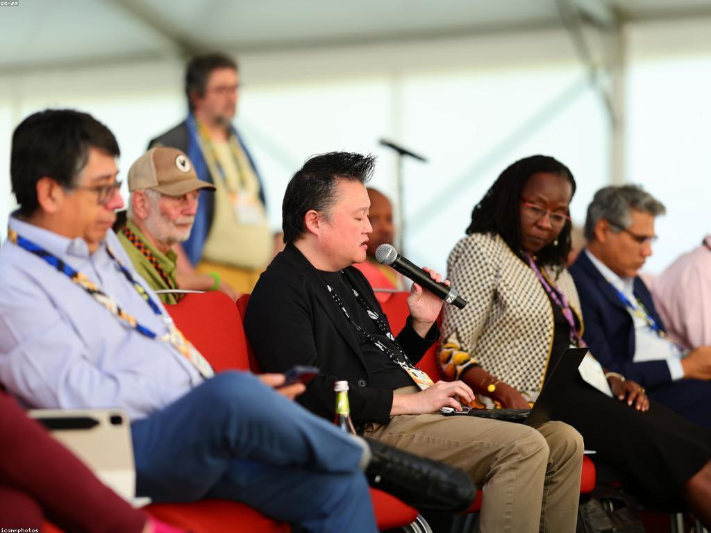 ដំណឹង និងអព្ភូត: អភិវឌ្ឍន៍សង្គម និងមហាជន