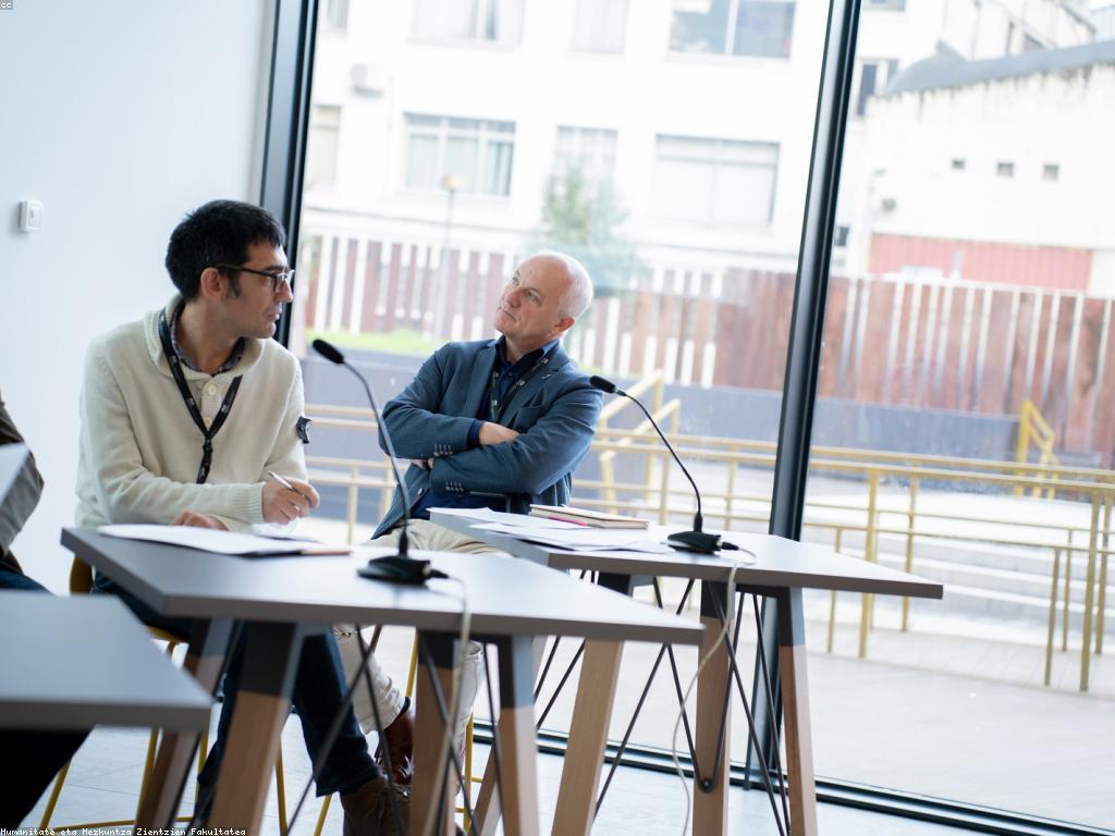 ដំណឹង និងអព្ភូត: អភិវឌ្ឍន៍សង្គម និងមហាជន